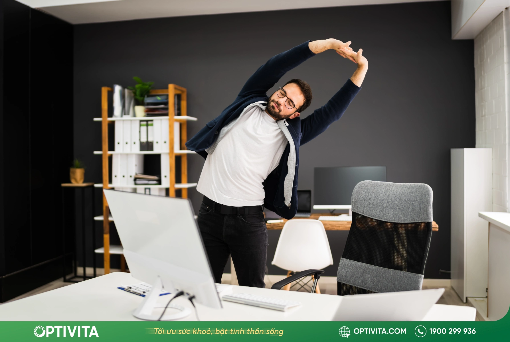 Đứng dậy và vận động thường xuyên tại văn phòng