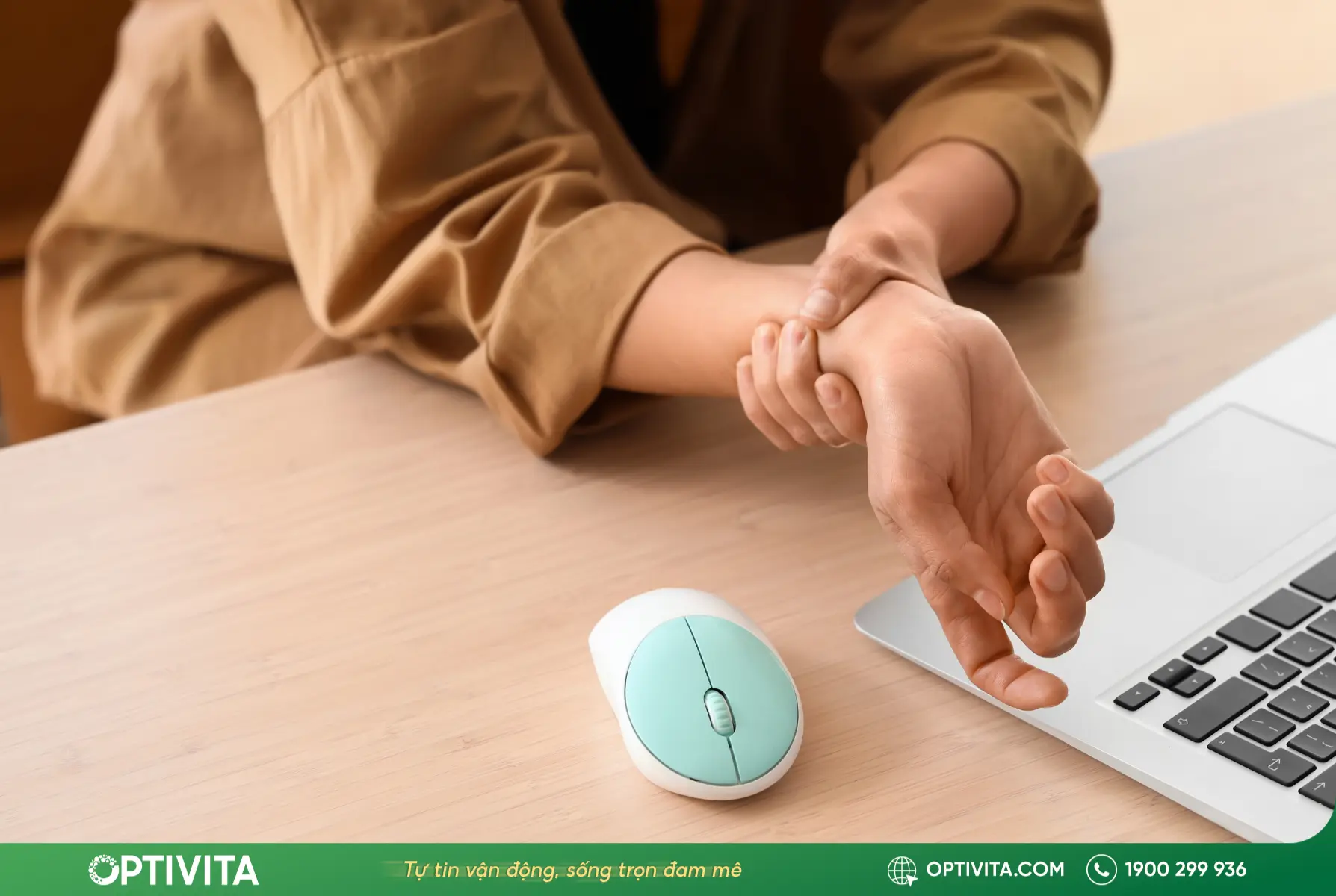 làm việc với máy tính nhiều gây bệnh xương khớp ở người trẻ