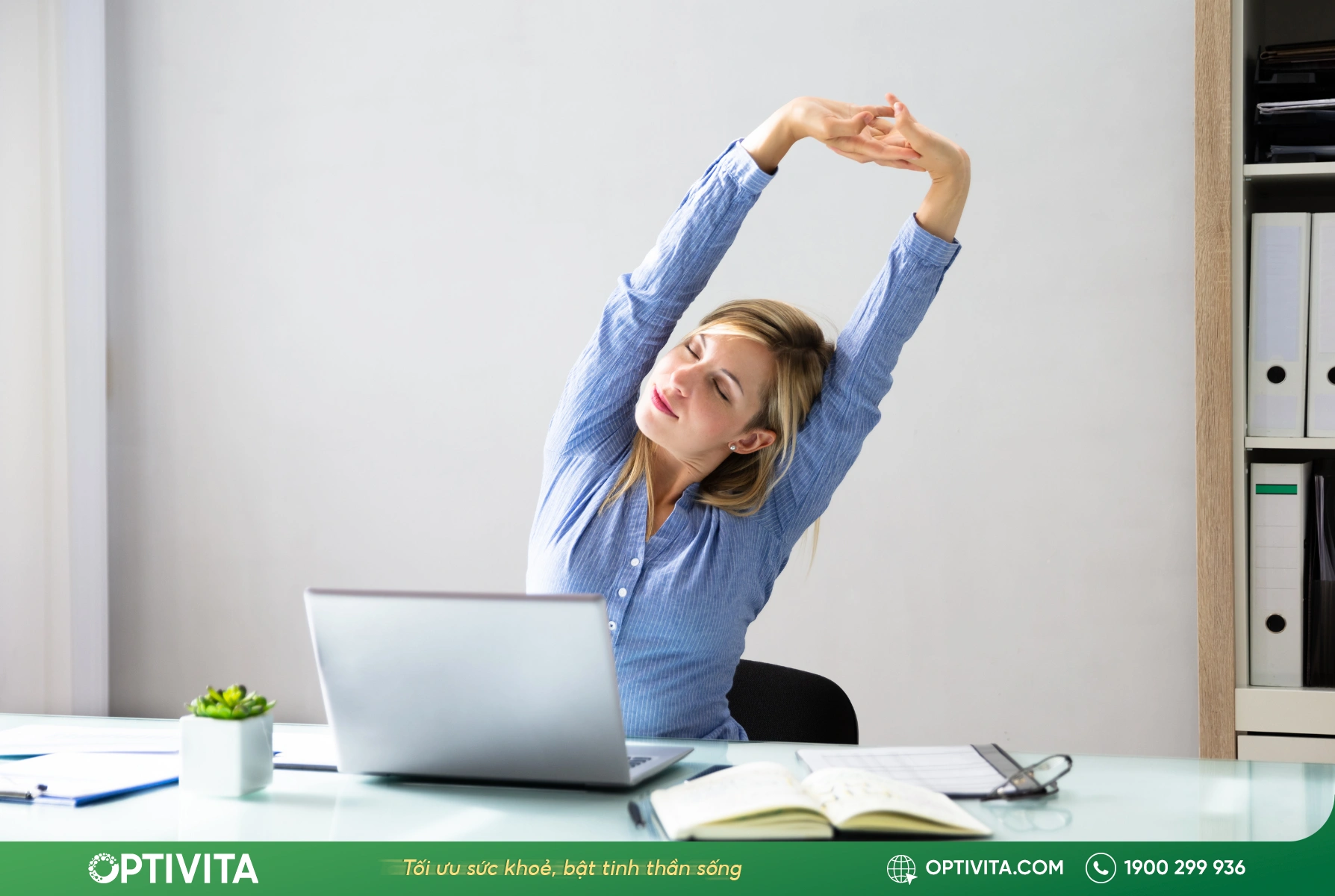 vươn vai để giảm đau vai gáy