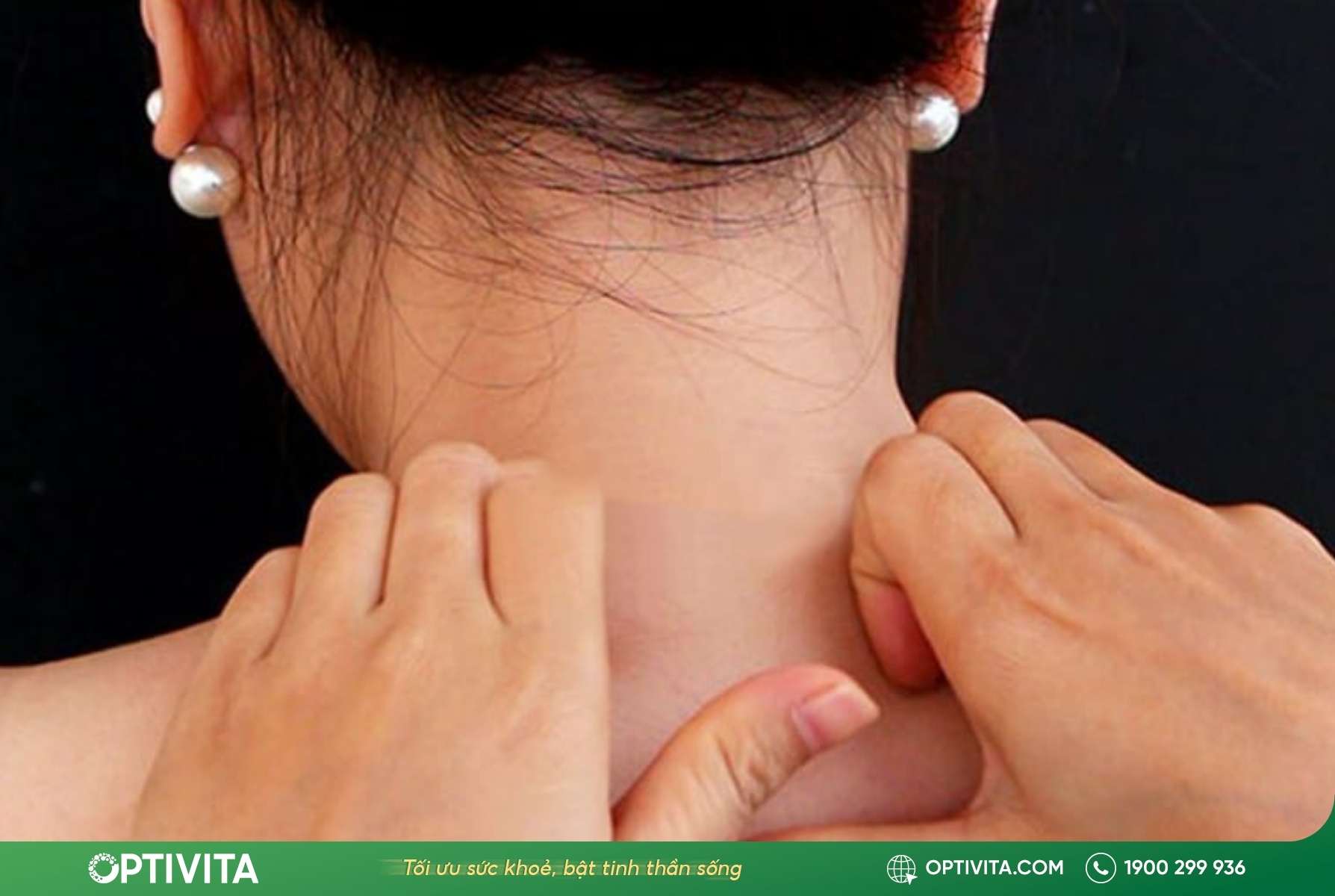 Massage và xoa bóp nhẹ nhàng cổ vai gáy