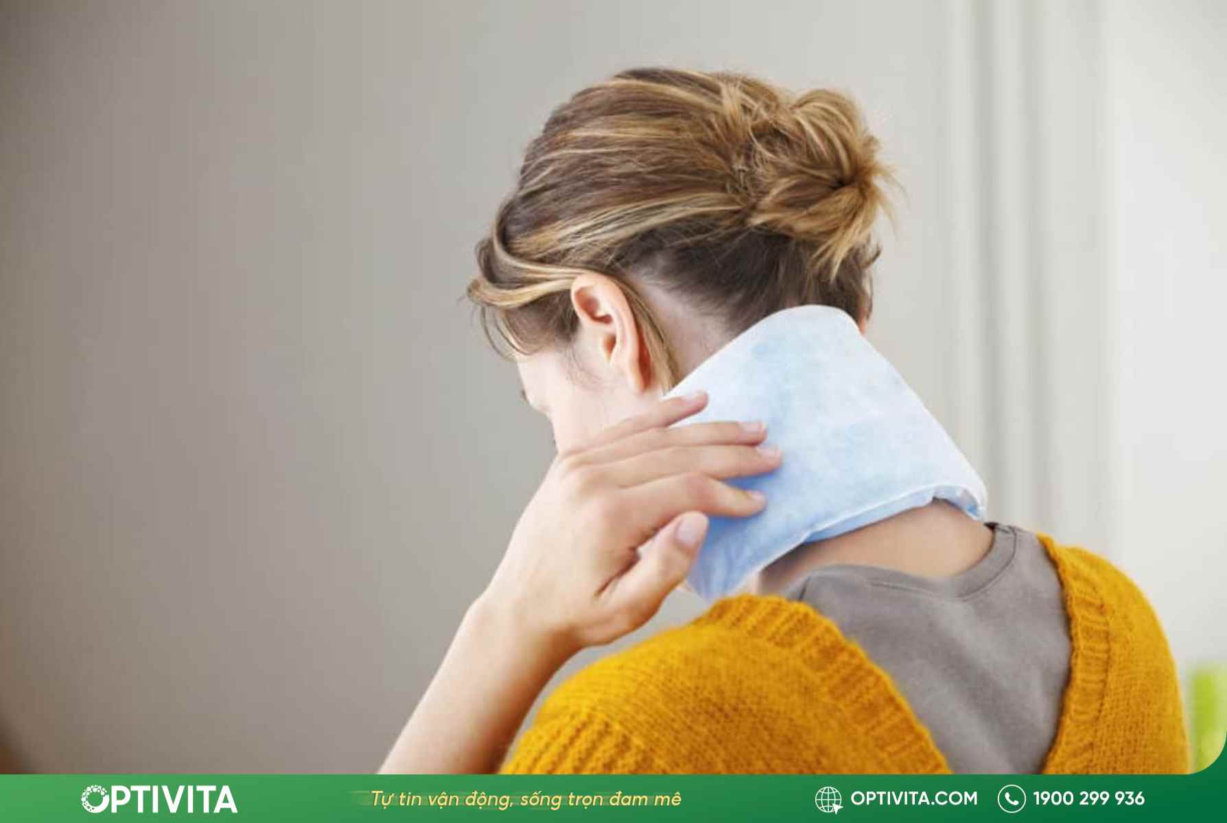 Đau vai gáy bên trái: 9 nguyên nhân nguy hiểm và cách xử lý dứt điểm 13 Chườm nóng và chườm lạnh đúng cách cho người đau vai gáy bên trái