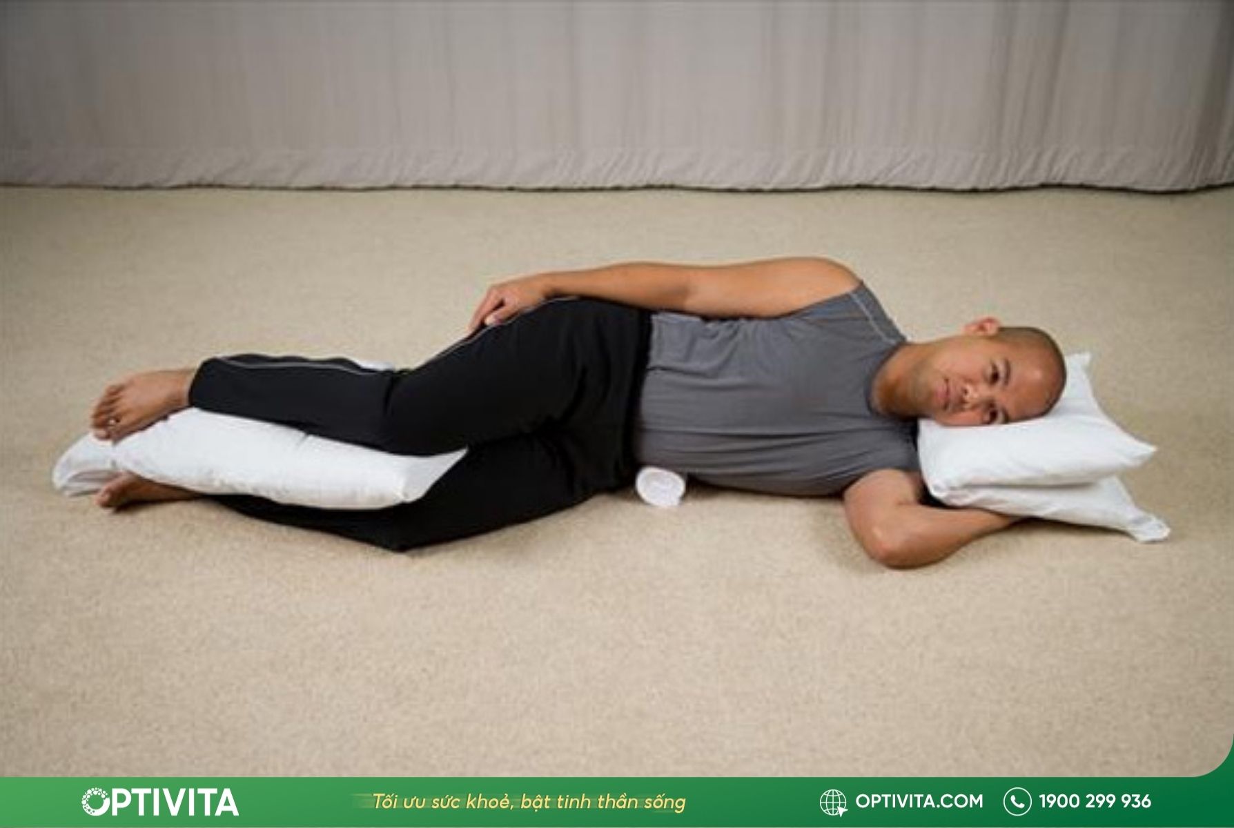 Nằm nghiêng: Kẹp gối giữa hai cẳng chân